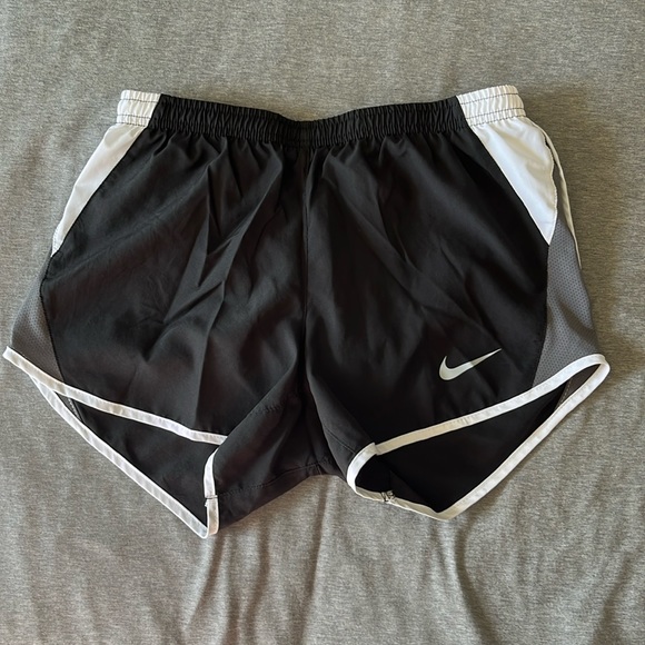 Nike shorts - Picture 1 of 2